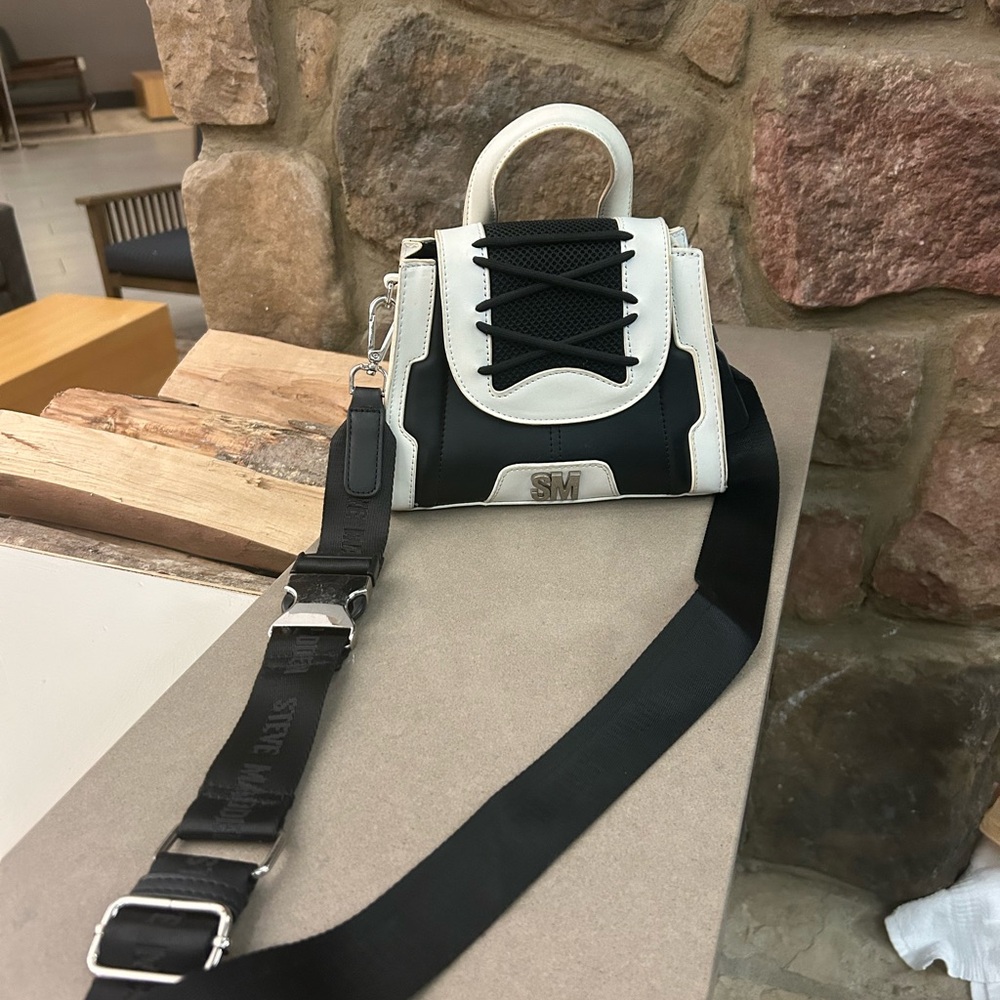 Handbag Steve Madden Stylish Black and White Handbag great shape CLEAN